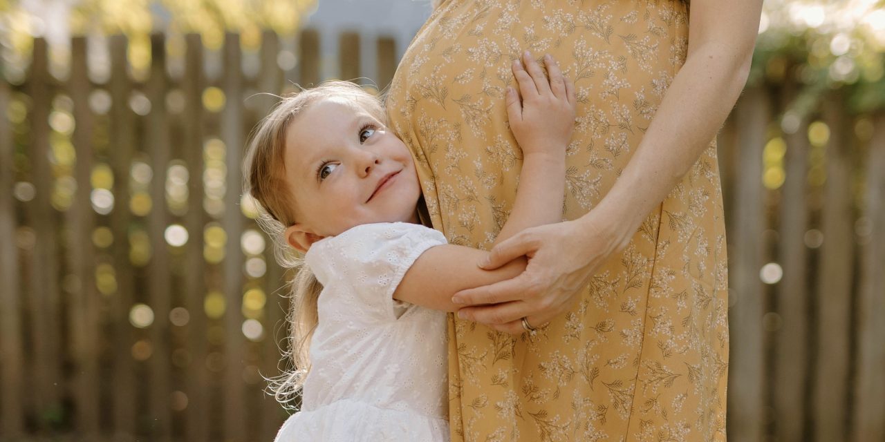 Grossesse et Eau : L&rsquo;Importance Cruciale de la Qualité Hydrique