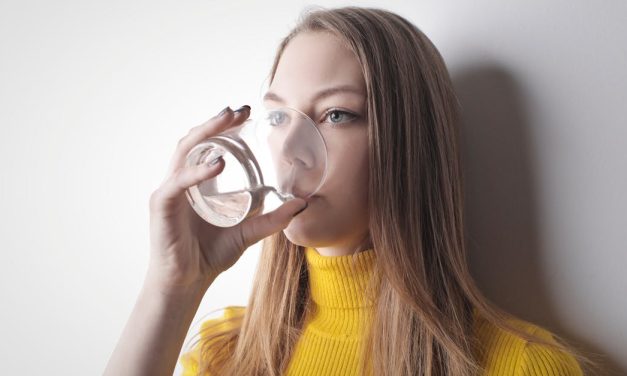 Risques des Bouteilles Plastiques: Protégeons nos Reins avec des Alternatives Saines