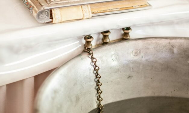Eau Bénite Maison: Créez Votre Propre Miracle Liquide!