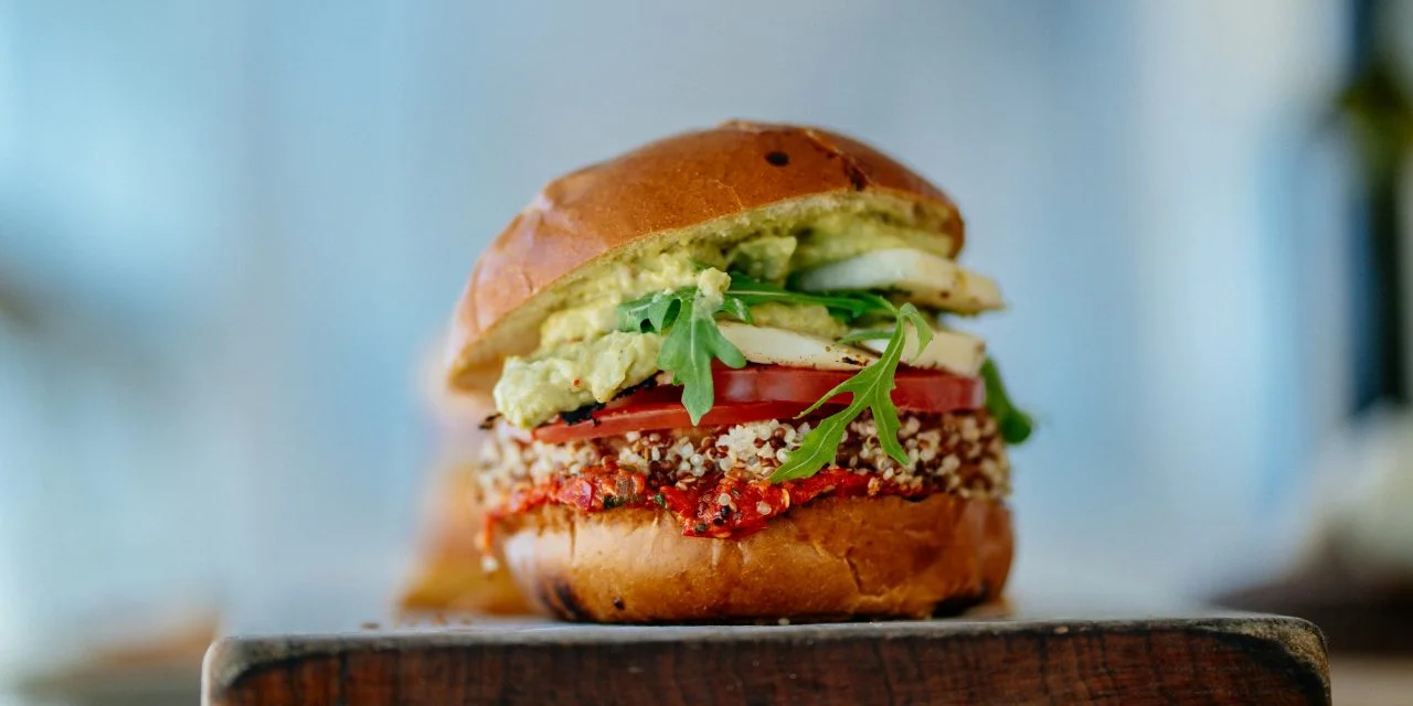 Le Burger Végétarien Deluxe : Un Délice Engagé pour les Foodies Écoresponsables