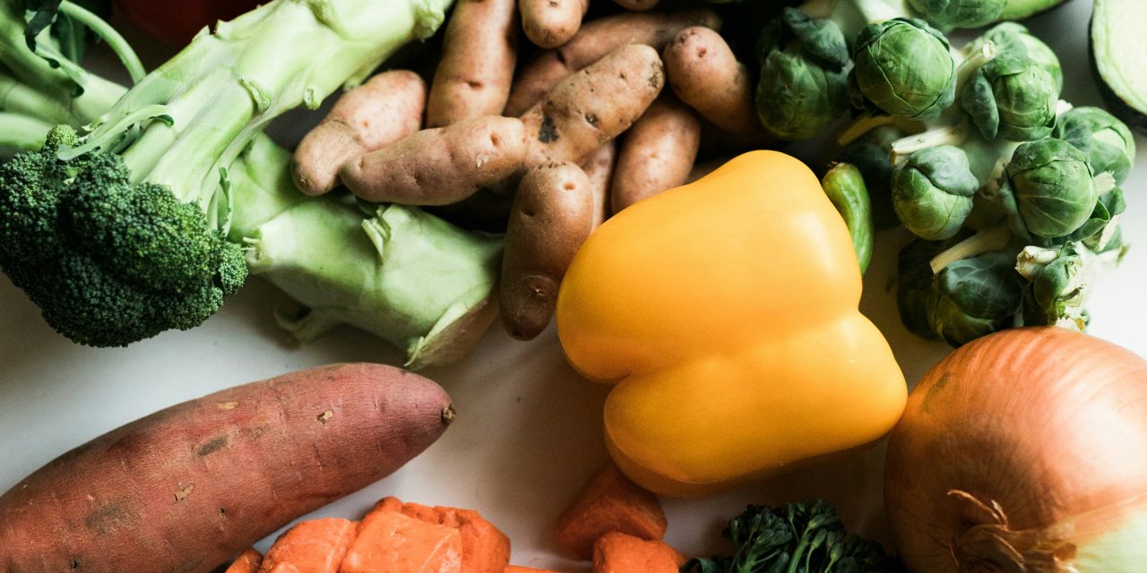 Panier de Super-Aliments : Découvrez les Secrets de Santé de la Nature