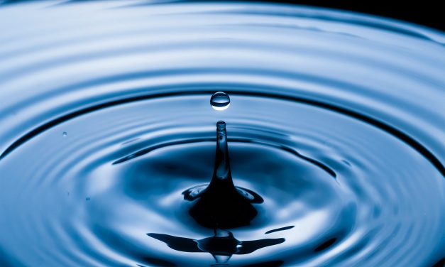 Comment l&rsquo;Eau Spéciale du Dr. Lorenzen Peut Revitaliser Notre Corps : La Science des Micro-Agglomérats Expliquée