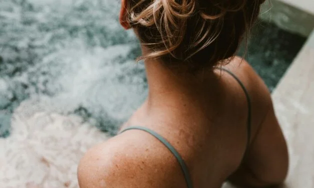 L&rsquo;Essence de la Douche: L&rsquo;Art Ancien du Bain Hydratant