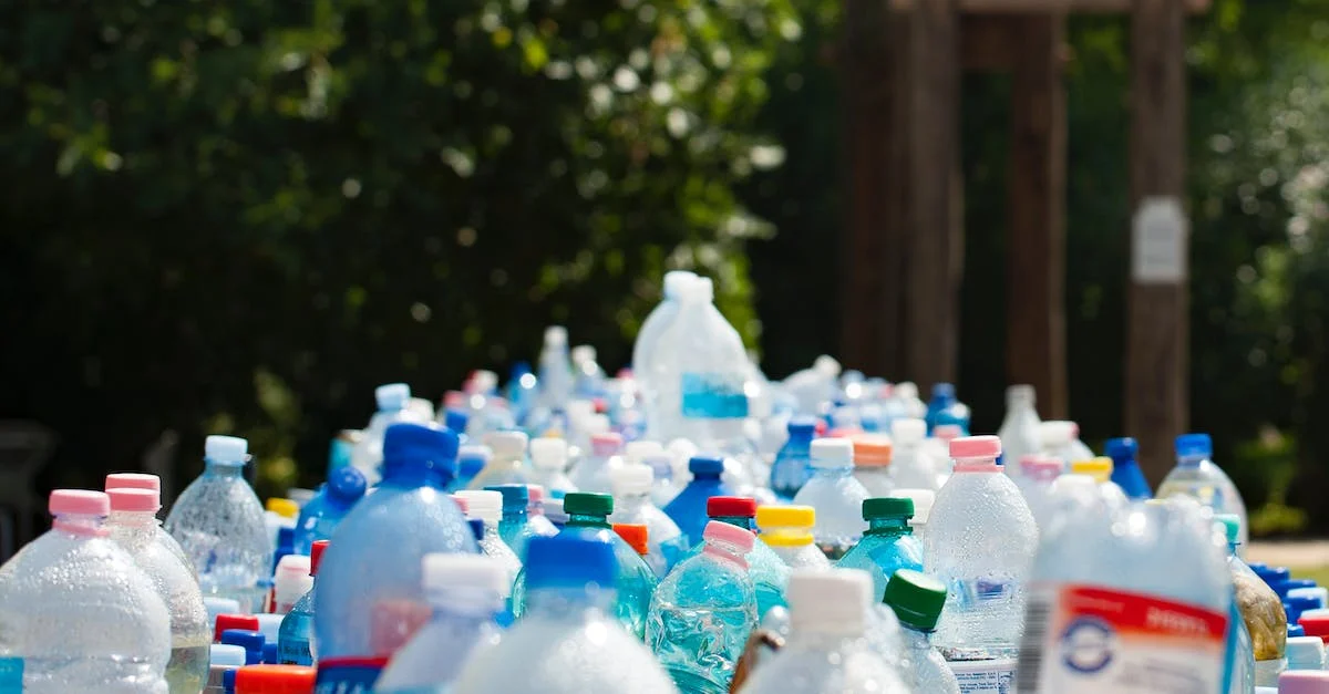 La face cachée de l&rsquo;eau en bouteille : entre nano-plastiques et écologie inondées vous d&rsquo;astuces