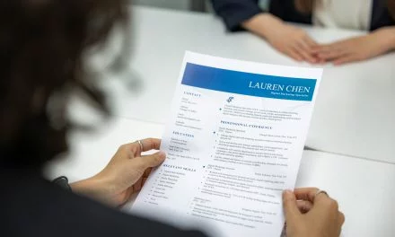 Maîtriser le Marché du Travail en 2024 : Conseils pour une Lettre de Motivation Envoûtante et un CV Inoubliable