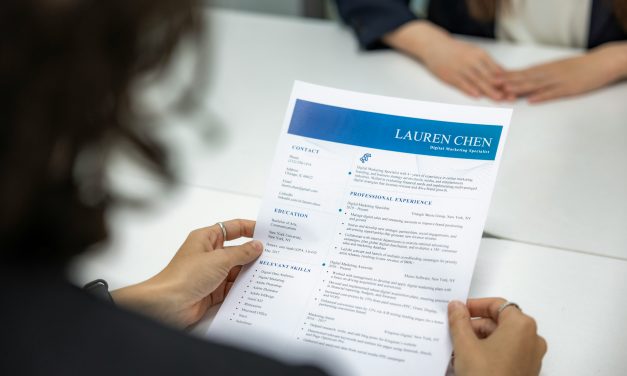 Maîtriser le Marché du Travail en 2024 : Conseils pour une Lettre de Motivation Envoûtante et un CV Inoubliable