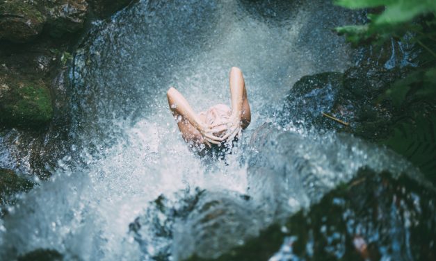 Frissons Bénéfiques: Les Vertus Inattendues de la Douche Froide