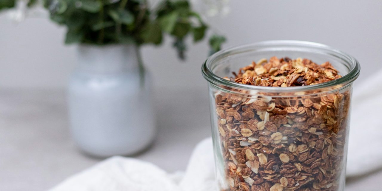 Explosion de Saveurs : Toasts Avocat-Miel et Granola Maison au Menu !