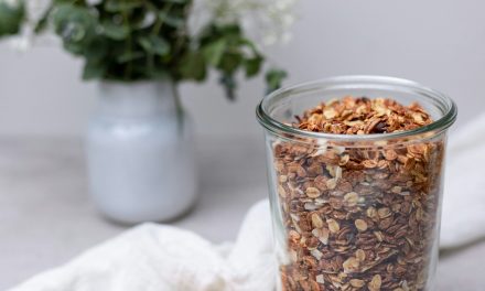 Explosion de Saveurs : Toasts Avocat-Miel et Granola Maison au Menu !